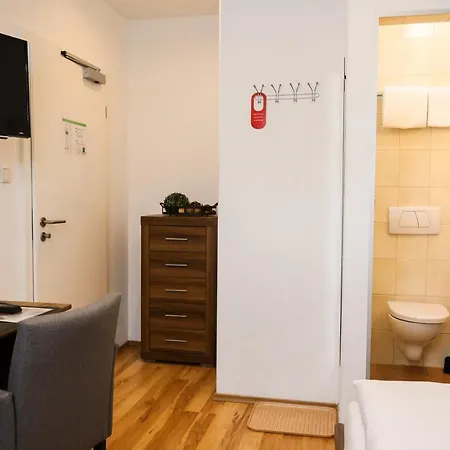 Gaestehaus Zur Linde Guest house