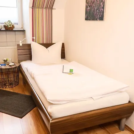 Gaestehaus Zur Linde Penzion